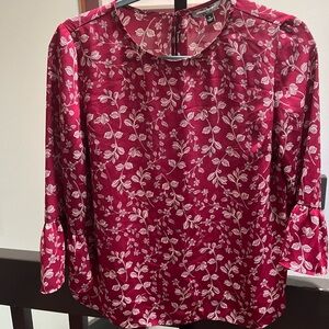 Banana Republic Burgundy Floral BlouseWith 3/4 Belle Sleeves #201